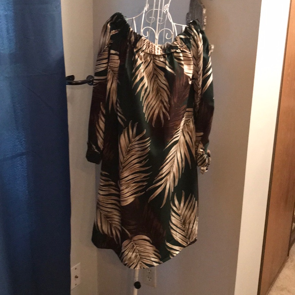 NWT Palm Leaf off-shoulder Dress